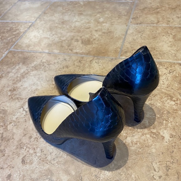 BCBG Generation Shoes in Size 9M/39 - Picture 8 of 16